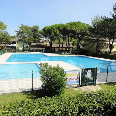 Lägenhet Flat In A House With Garden Bibione