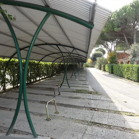 Flat In A House With Garden Lägenhet Bibione