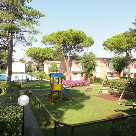 Flat In A House With Garden Lägenhet Bibione
